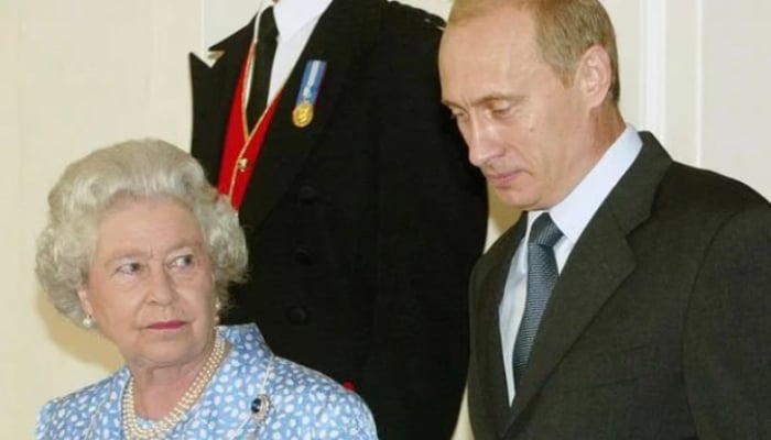 Queen Elizabeth has retracted permission to allow three swords to be displayed at Russian Museums