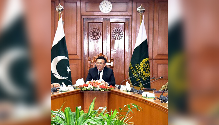 Chief Justice of Pakistan (CJP) Umar Ata Bandial addresses a delegation of Command and Staff College Quetta during their visit to the Supreme Court of Pakistan in Islamabad, on February 04, 2022. — PPI