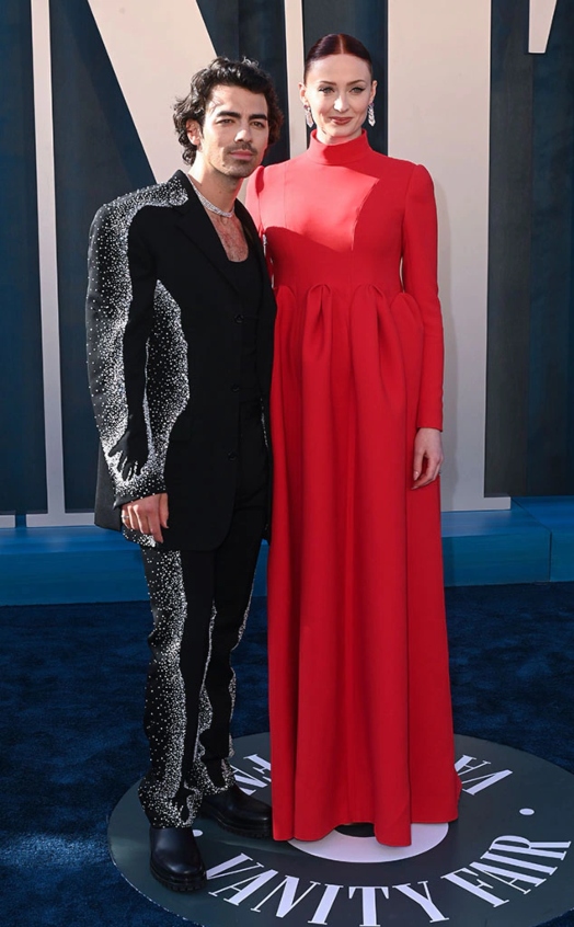 Sophie Turner, Joe Jonas make glamorous appearance at 2022 Vanity Fair Oscars bash