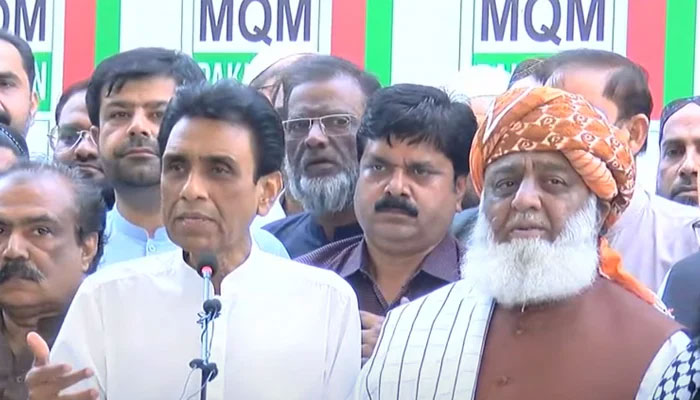 MQM-P convener Khalid Maqbool Siddiqui (L), and Maulana Fazlur Rehman (R) speaking during a press conference in Karachi on March 22, 2022. — Screengrab via Hum News Live