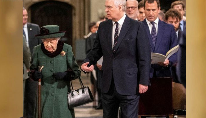 Ratu tampaknya memberi kesempatan lagi kepada putranya, Pangeran Andrew