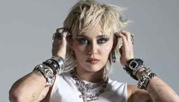 Miley Cyrus tertular COVID-19