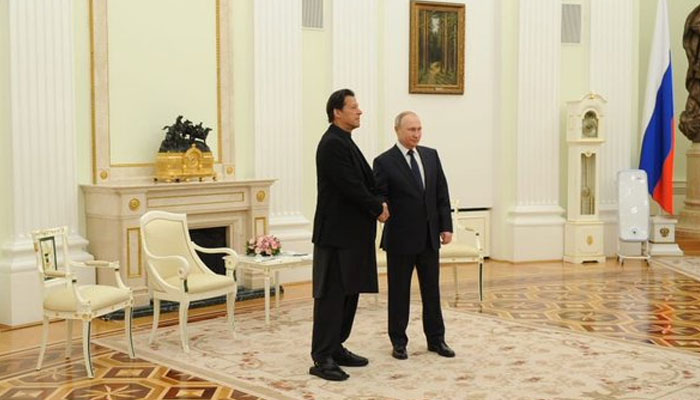 Prime Minister Imran Khan (L) and Russian President Vladimir Putin. Photo: Twitter/file