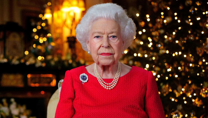 Королева Елизавета будет встречаться с людьми только в «гостиной» из-за ухудшения здоровья
