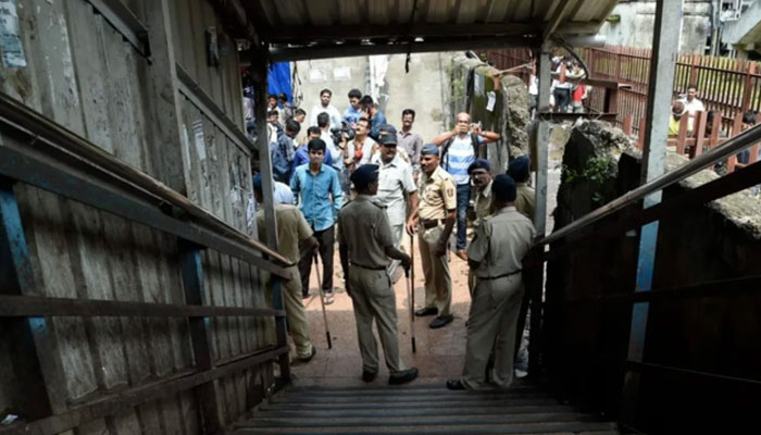 Indian security personnel stand at a railway bridge in Mumbai on Sept. 29, 2017. — AFP/ file