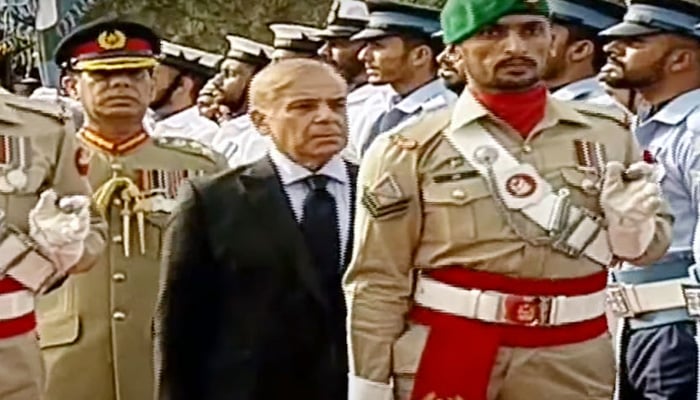 PM Shahbaz Sharif given guard of honour at PM House. -Screengrab
