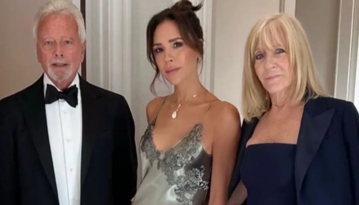 Victoria Beckham poses with her parents after Brooklyn, Nicola Peltz’s wedding