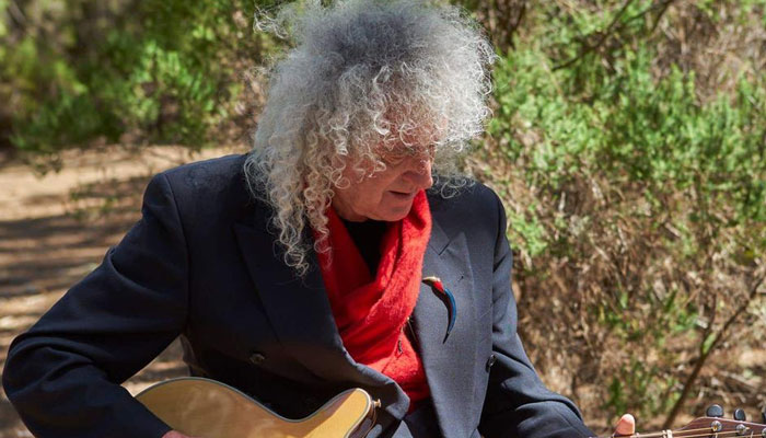 Brian May makes his Spanish debut, sings about Another World