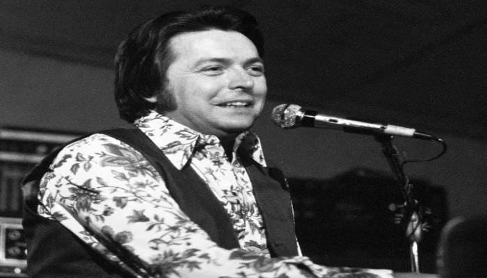 Country singer Mickey Gilley passes away