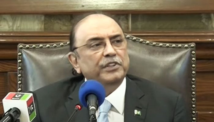 PPP co-chairman Asif Ali Zardari addresses a press conference in Karachi. — Geo.tv/screengrab