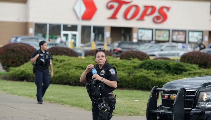 Police at a Tops Friendly Market in Buffalo, New York, where authorities said a gunman killed 10 people on May 14, 2022. Photo: AFP