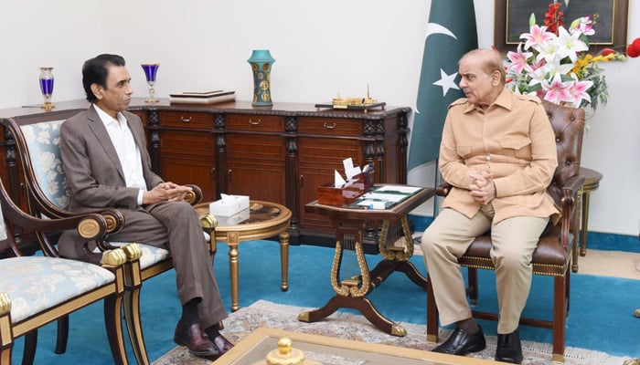 MQM-P leader Khalid Maqbool Siddiqui calls on Prime Minister Shahbaz Sharif at PM Office on Monday. — PID
