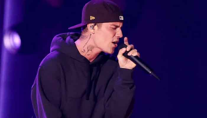 Justin Bieber leads a moment of silence for victims of Buffalo shooting during NY concert