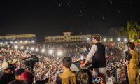 Video: Poor lighting in Kohat jalsa angers Imran Khan