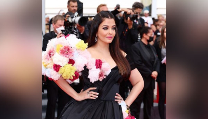 Cannes 2022: Aishwarya Rai Bachchan looks breathtakingly gorgeous in black gown
