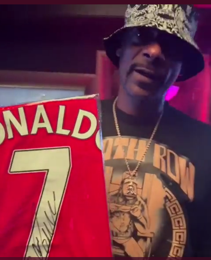 Snoop Dogg reacts after Cristiano Ronaldo sends jersey