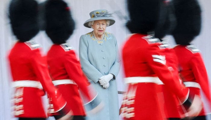 Queen Elizabeth gradually delegating royal duties over health issues