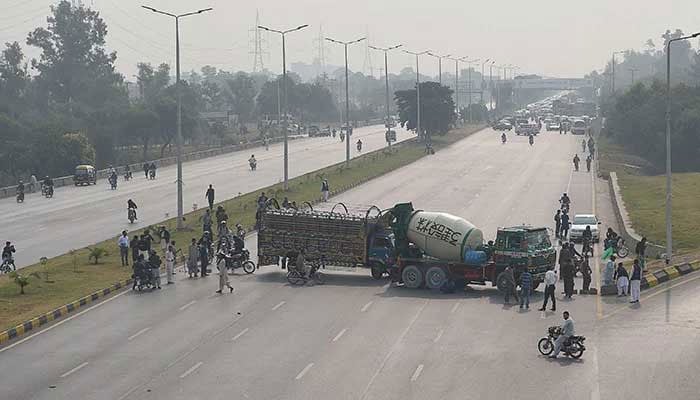 Islamabad police issue traffic plan amid PTIs long march. Photo: file