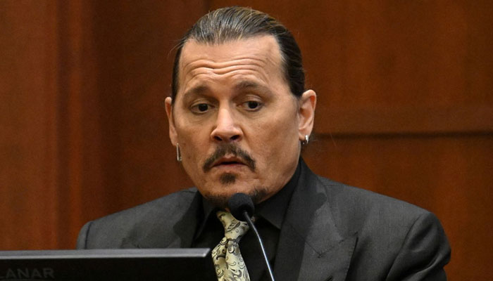 Johnny Depp mouths wow over a reply from a witness to Amber Heards lawyer