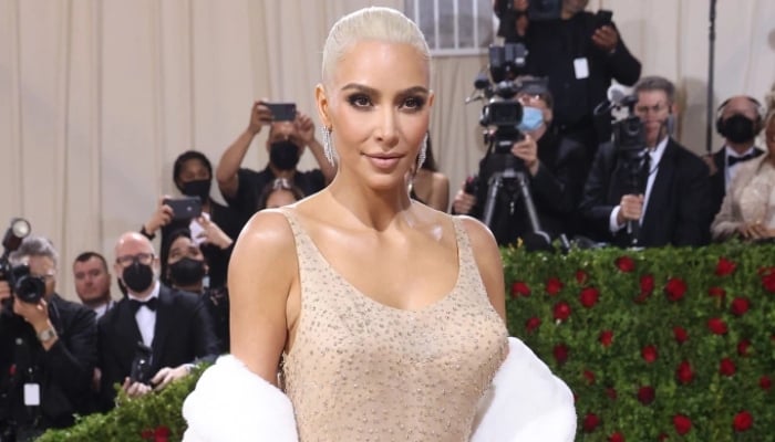 Fans mock Kim Kardashian for her latest photoshop fail