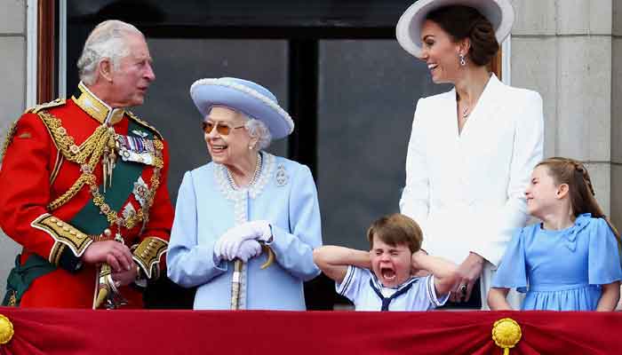 Kate Middleton and Williams son Prince Louis steals Queens Jubilee show