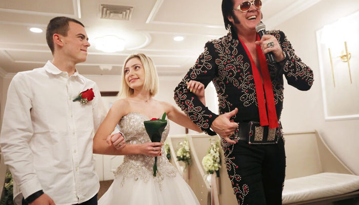 An Elvis impersonator sings in February 2020 during a ceremony at the Graceland Wedding Chapel in Las Vegas, which has offered Elvis-themed weddings since 1977. Photo: AFP
