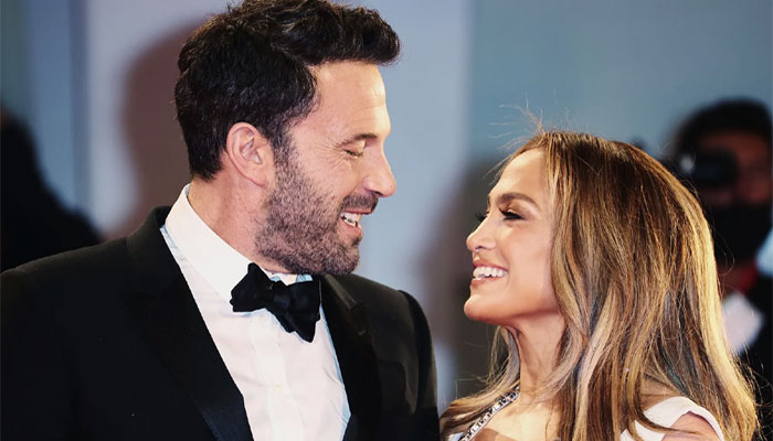 Jennifer Lopez gives sweet shout out to fiancé Ben Affleck at MTV Awards