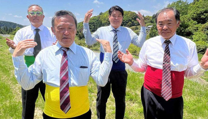 Dancing ‘old heart-throbs’ become TikTok sensation in Japan