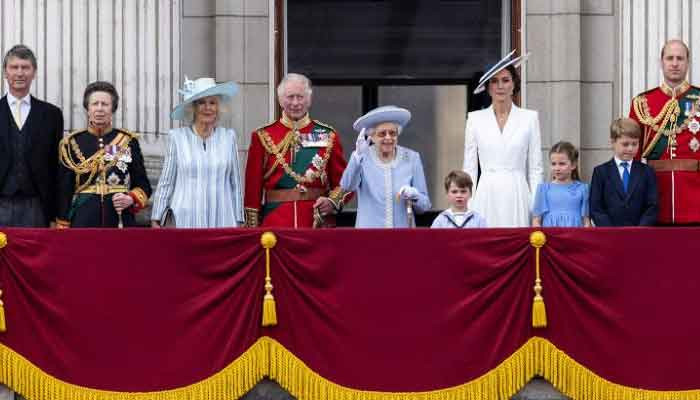 Pangeran Harry dan Meghan Sadar Keluarga Kerajaan ‘Pindah Tanpa Mereka’