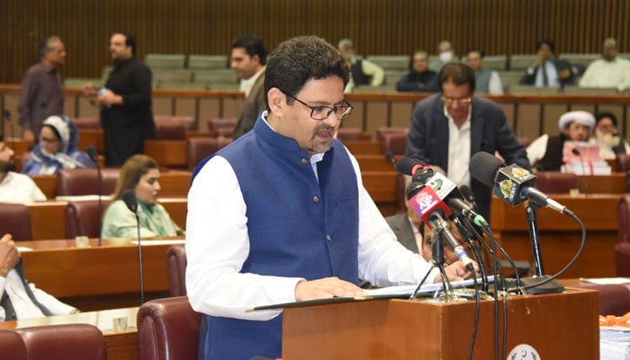 Finance Minister Miftah Ismail presenting the federal budget 2022-23 in the National Assembly. Photo: NA Speakers Office