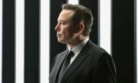 Musk offers billion-user vision but few details to Twitter staff