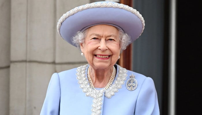 Queen 'tidying up loose family ends' before the end of her historic reign: Expert
