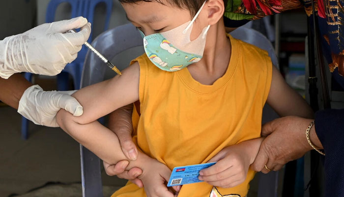 Nearly 600,000 additional deaths could have been prevented if the WHOs goal of vaccinating 40 percent of every countrys population by the end of 2021 had been met. Photo: AFP