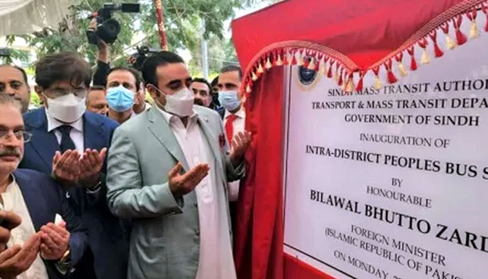 Foreign Minister Bilawal Bhutto-Zardari inaugurates the Peoples Intra District Bus Service in Karachi. Photo: Radio Pakistan