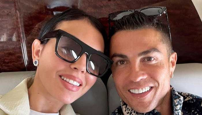 Georgina Rodriguez dan Cristiano Ronaldo menikmati liburan bermandikan sinar matahari di Ibiza