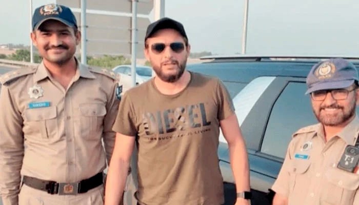 Shahid Afridi with Motorway Police personnel.