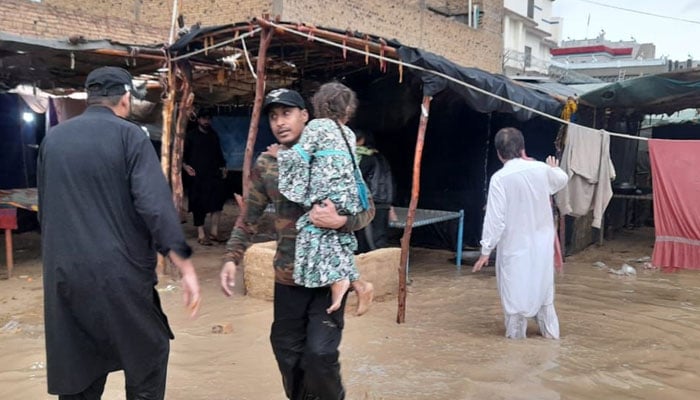 Officials of Levies force are rescuing people amid heavy rains in Balochistan. Photo: Twitter/@LeviesHq