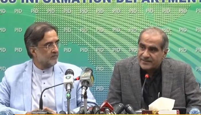 Adviser to Prime Minister on Kashmir Affairs and Gilgit-Baltistan Qamar Zaman Kaira (L) and Federal Minister for Railways Khawaja Saad Rafique addressing a press conference in Islamabad on July 6, 2022. — Screengrab/Hum News