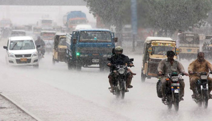 Met Office forecasts more monsoon rains in Karachi today. Photo: Geo News/file