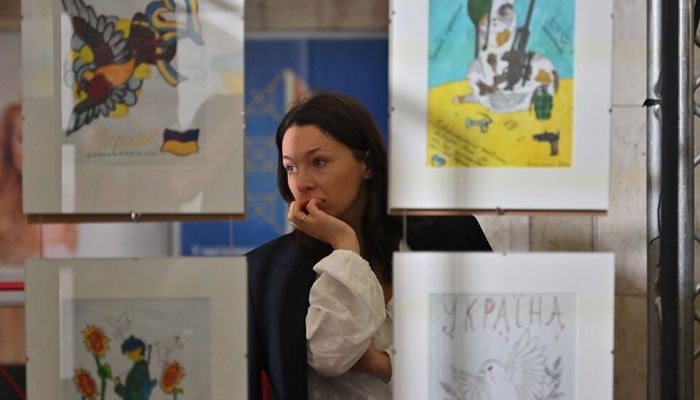 Anak-anak Ukraina menceritakan invasi melalui seni