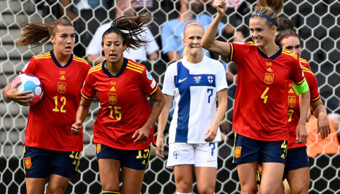 Spain’s defender Irene Paredes (R) celebrates after scoring their first goal during the UEFA Women’s Euro 2022 Group B football match against Finland at Stadium MK in Milton Keynes, north of London on July 8, 2022. Photo: AFP