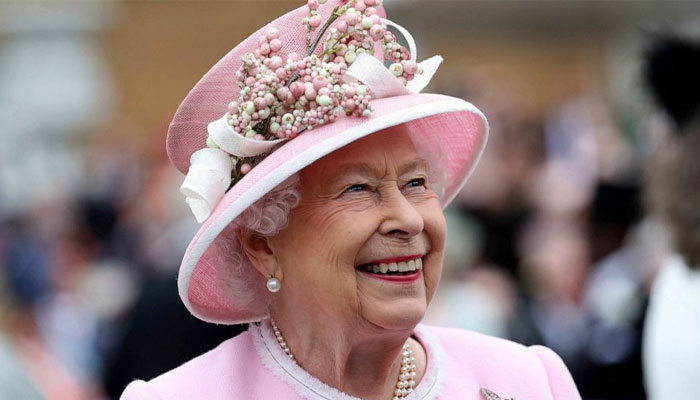 Queen surprises with her humour as man’s phone rings at crucial moment