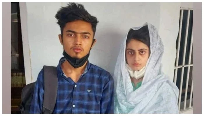 Dua, 15, (R) and 21-year-old Zaheer Ahmed (L). — Screengrab via Geo News
