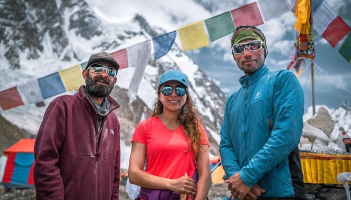 Climber Naila Kiani with Sirbaz Ali (R).