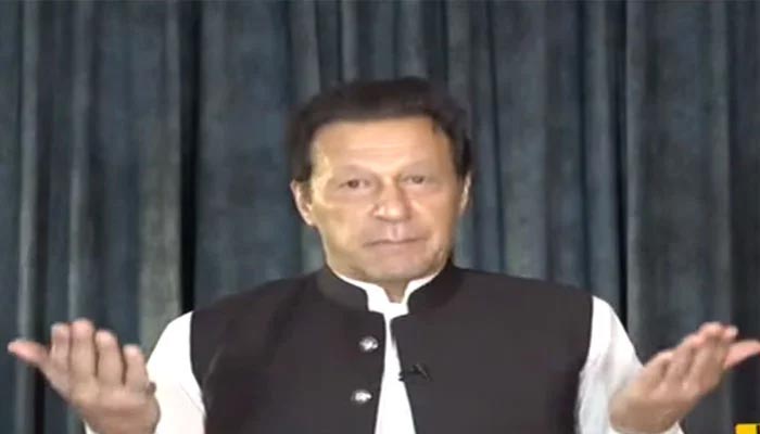 Imran Khan addresses the public after PML-Ns candidate Hamza Shahbaz defeated Pervez Elahi to become Punjab CM. — Screengrab/Geo News