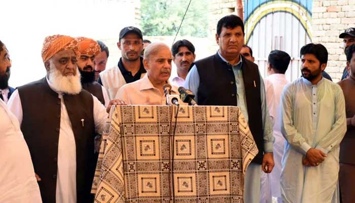 Prime Minister Shehbaz Sharif (centre) addresses a press conference alongside Pakistan Democratic Movement chief Maulana Fazlur Rehman (left) and other coalition partners in a district of Khyber Pakhtunkhwa, on August 4, 2022. — RadioPakistan
