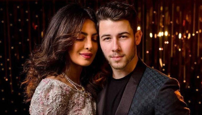Priyanka Chopra menjatuhkan polaroid yang menggemaskan bersama suami Nick Jonas, bayi Malti Marie