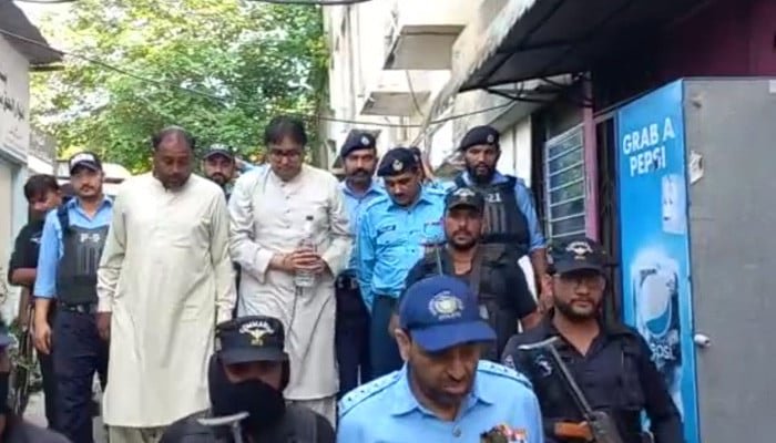 شہباز گل کو اسلام آباد کی عدالت میں پیش کیا گیا۔