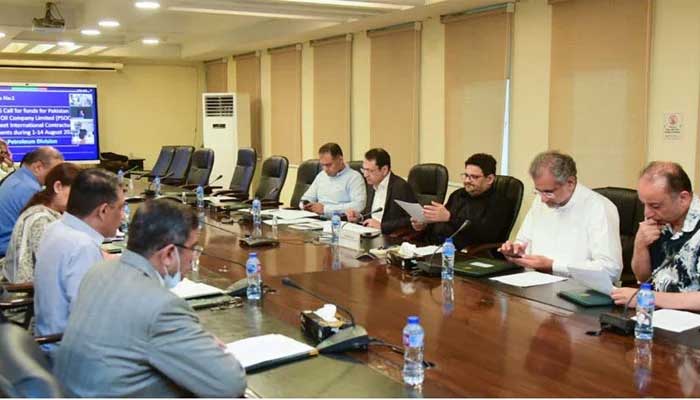 Finance Minister Miftah Ismail chairing a meeting of the Economic Coordination Committee at the Finance Division. — PID/file