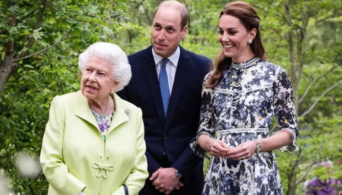 Queen Elizabeth thinks Kate Middleton and Prince William can save the monarchy from a ‘series of scandals’